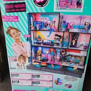 L.O.L. Surprise! Colorful Dollhouse with Accessories